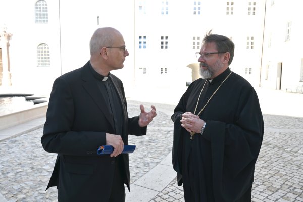Im Gespräch: Großerzbischof Swjatoslaw Schewtschuk (rechts) und Renovabis-Hauptgeschäftsführer Pfarrer Thomas Schwartz.