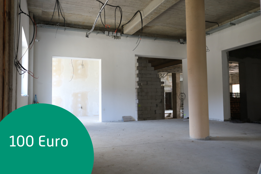 Mit 100 Euro ermöglichen Sie die Ausstattung des Gebäudes mit einer Leuchte oder 1 m2 Spezialbodenbelag.