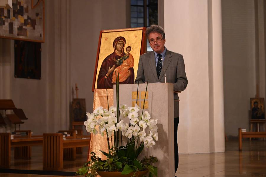 Renovabis-Geschäftsführer Markus Ingenlath während der Eröffnung der Ausstellung in der Stadtpfarrkirche St. Georg in Freising<br><small class="stackrow__imagesource">Quelle: Renovabis, Simon Korbella </small>