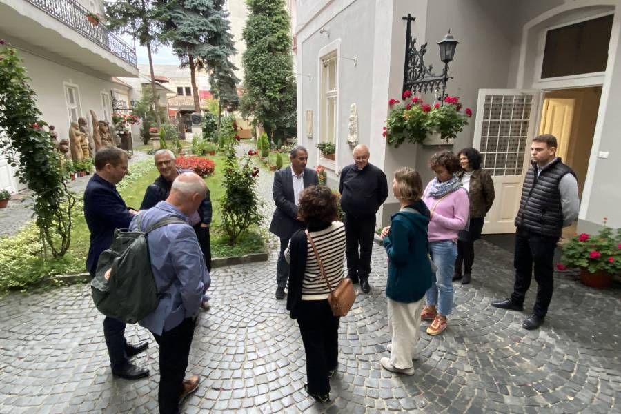 Die Delegations-Reisenden in Cluj-Napoca in Rumänien, der ersten Station der Reise