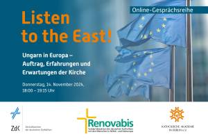 Das Bild zeigt einen Flyer für eine Online-Gesprächsreihe mit dem Titel „Listen to the East!“ in auffälliger orangefarbener Schrift. Darunter steht in weißer Schrift: „Ungarn in Europa – Auftrag, Erfahrungen und Erwartungen der Kirche“. Die Veranstaltung findet am Donnerstag, den 14. November 2024, von 18:00 bis 19:15 Uhr statt.
Im Hintergrund wehen mehrere Flaggen der Europäischen Union mit gelben Sternen auf blauem Hintergrund, was eine Verbindung zur europäischen Thematik der Veranstaltung suggeriert.
Am unteren Rand des Bildes befinden sich die Logos der drei Veranstalter: das Zentralkomitee der deutschen Katholiken (ZdK) links, Renovabis in der Mitte, und die Katholische Akademie in Berlin e.V. rechts. Renovabis wird als "Solidaritätsaktion der deutschen Katholiken mit den Menschen in Mittel- und Osteuropa" beschrieben.