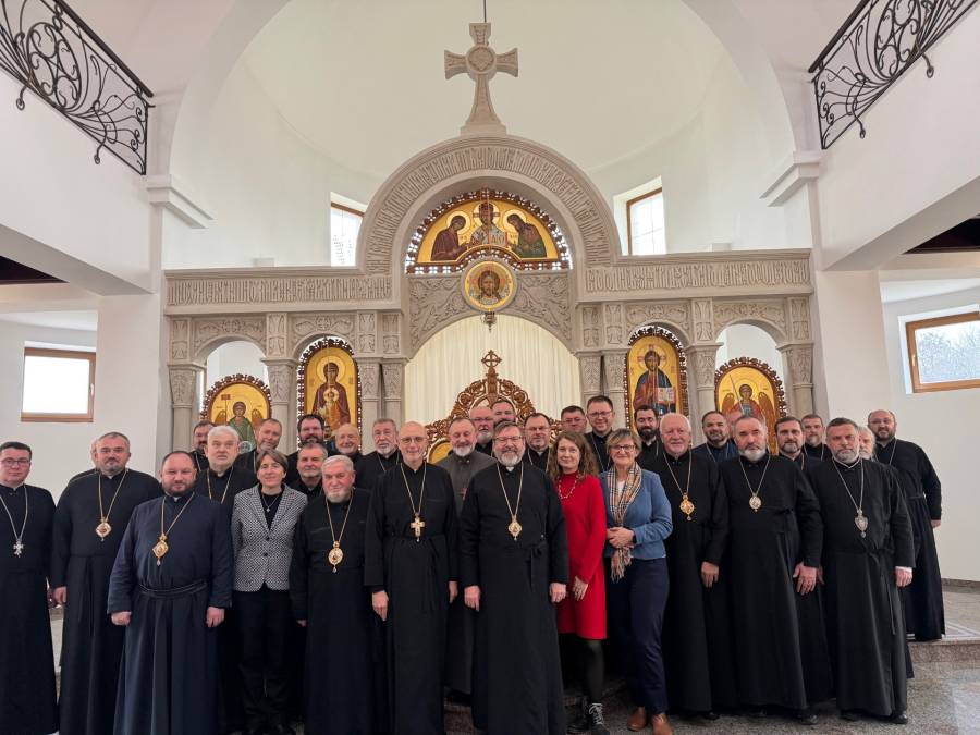 Gruppenbild: Treffen der Bischöfe der ukrainischen griechisch-katholischen Kirche mit Gästen aus Deutschland.